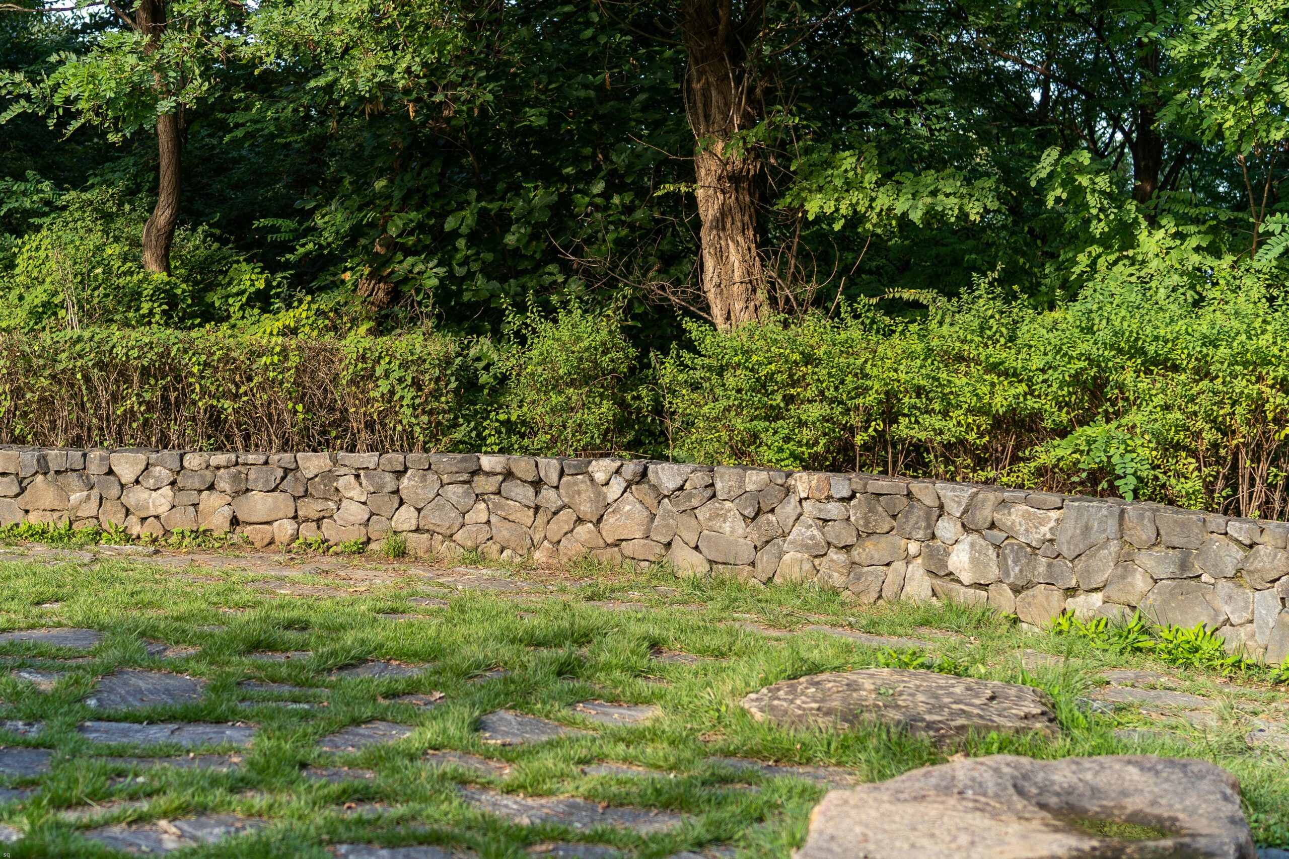 Stone retaining wall in residential landscape